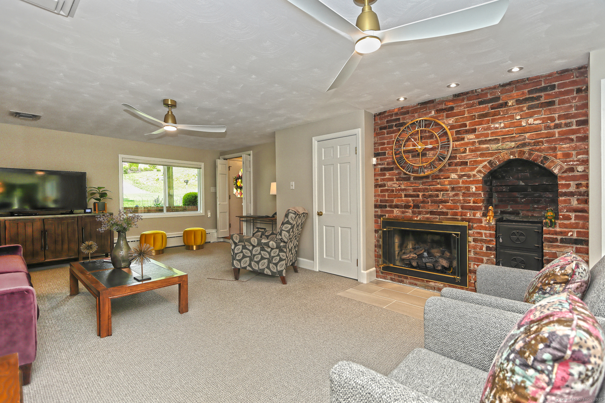 Orange, Connecticut, 06477, United States, 3 Bedrooms Bedrooms, ,3 BathroomsBathrooms,Residential,For Sale,1911286