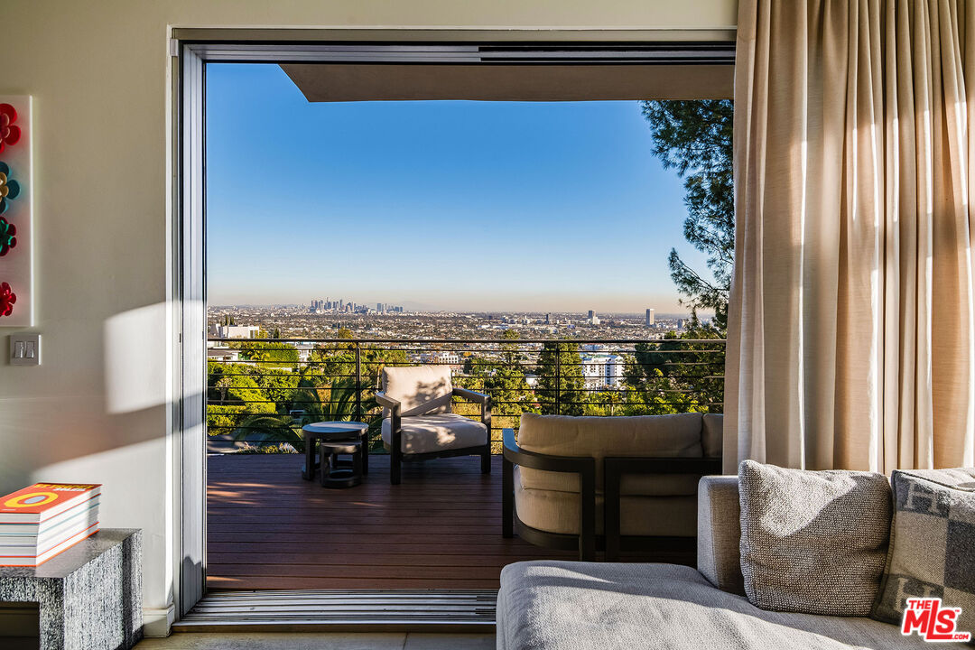 Los Angeles, California, 90069, United States, 4 Bedrooms Bedrooms, ,5 BathroomsBathrooms,Residential,For Sale,1759770