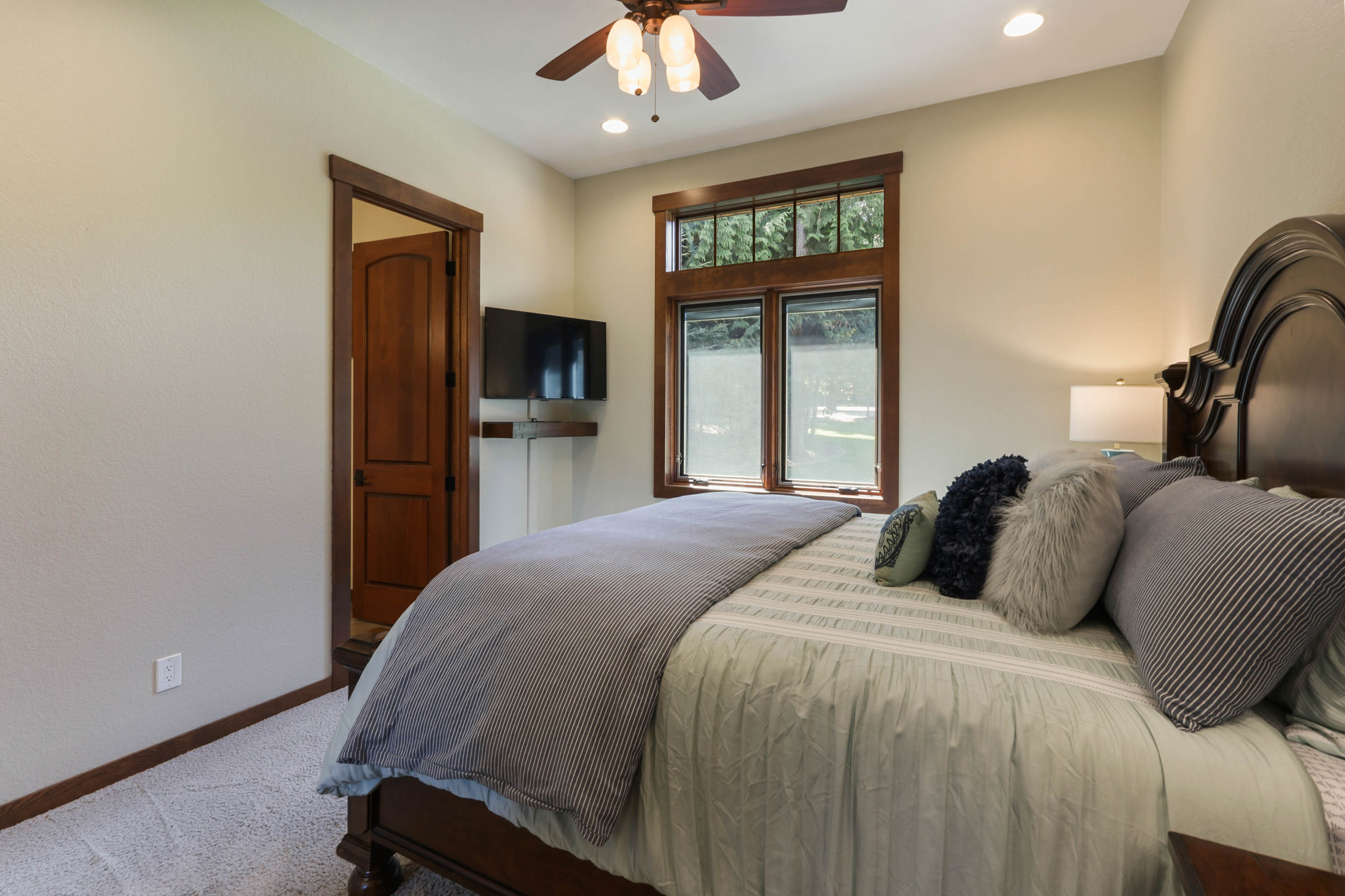 Priest River, Idaho, 83856, United States, 4 Bedrooms Bedrooms, ,5 BathroomsBathrooms,Residential,For Sale,1921614