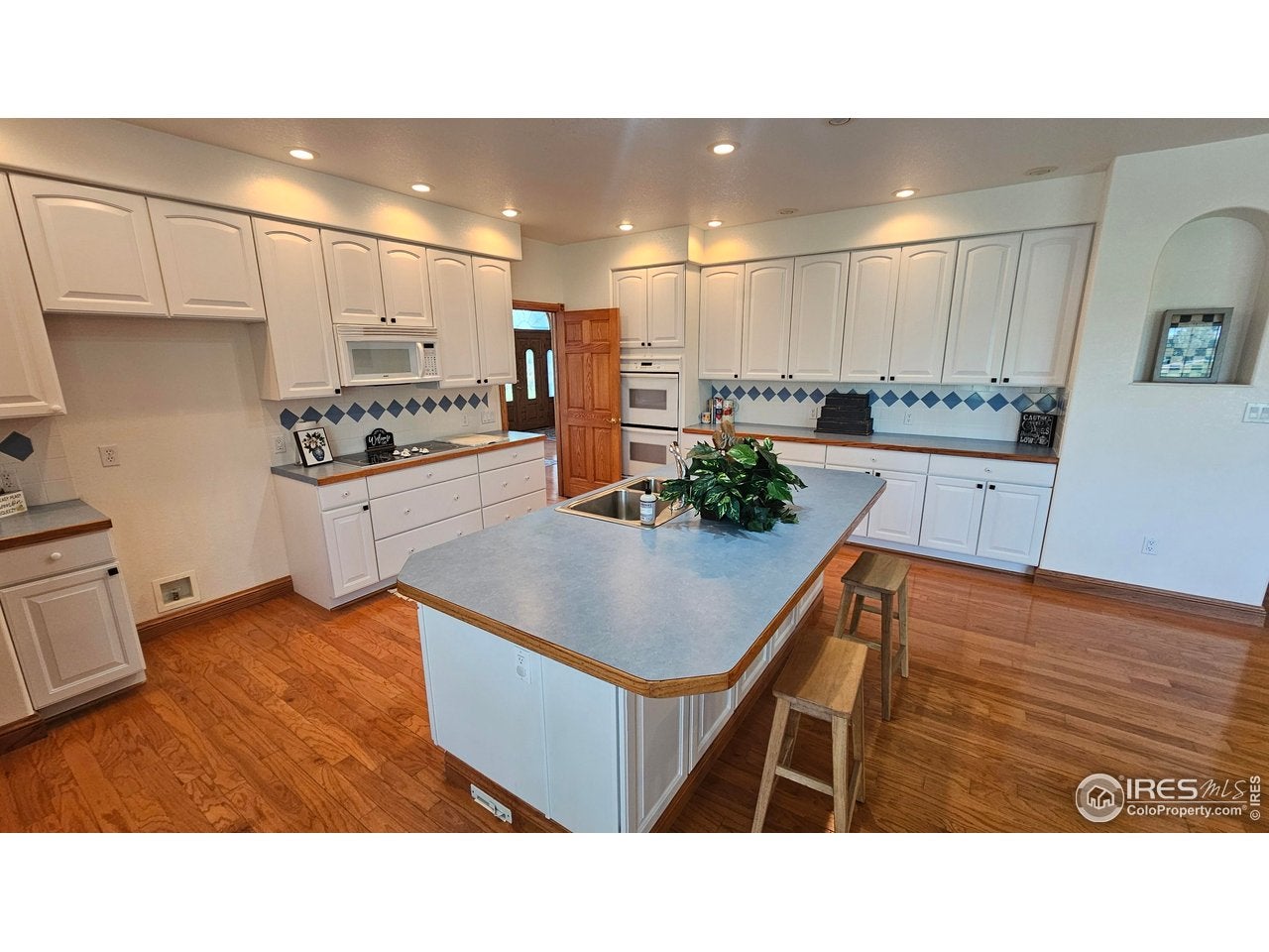 Fort Morgan, Colorado, 80701, United States, 5 Bedrooms Bedrooms, ,3 BathroomsBathrooms,Residential,For Sale,1983878