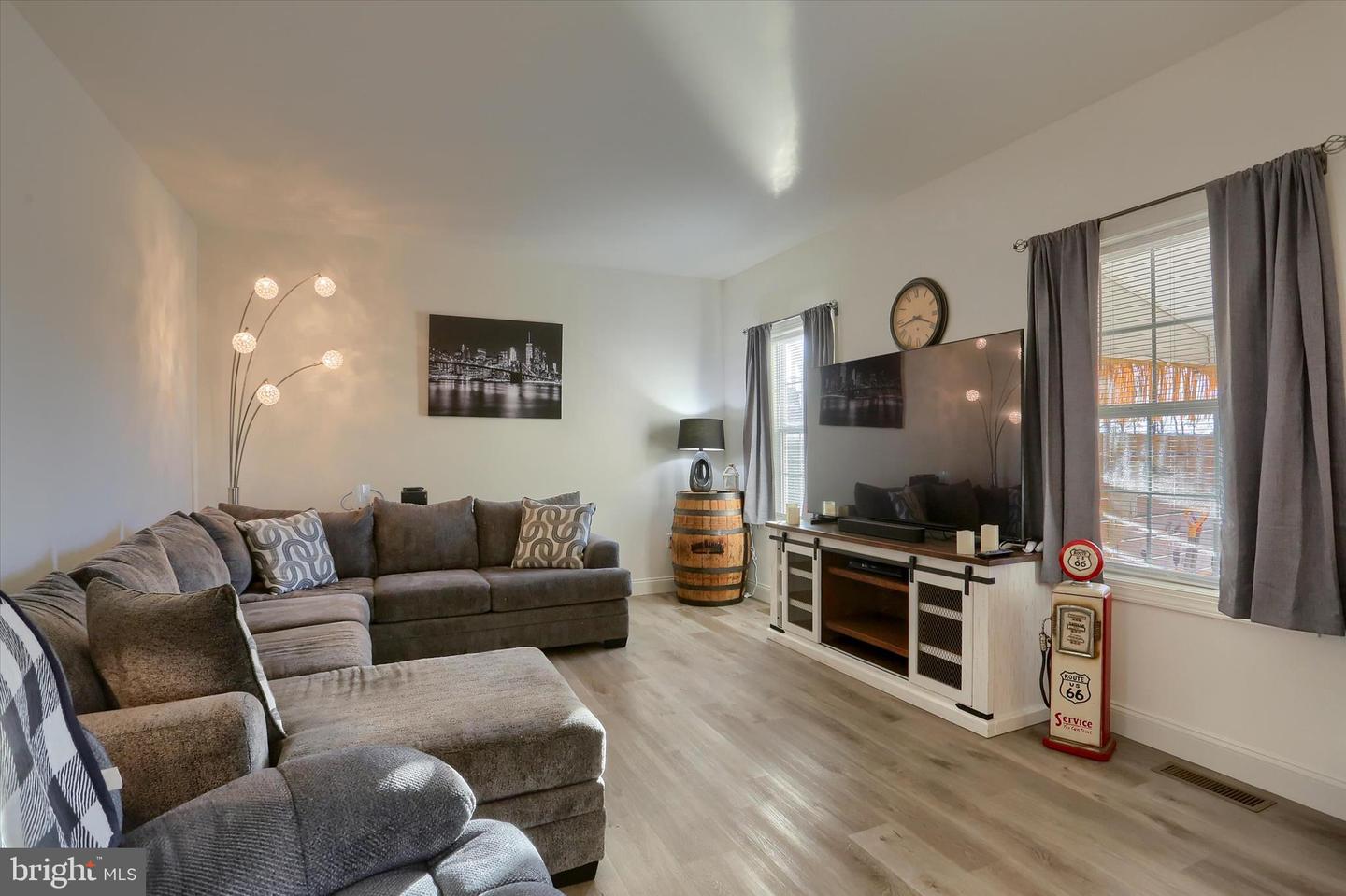 Etters, Pennsylvania, 17319, United States, 5 Bedrooms Bedrooms, ,4 BathroomsBathrooms,Residential,For Sale,1992939