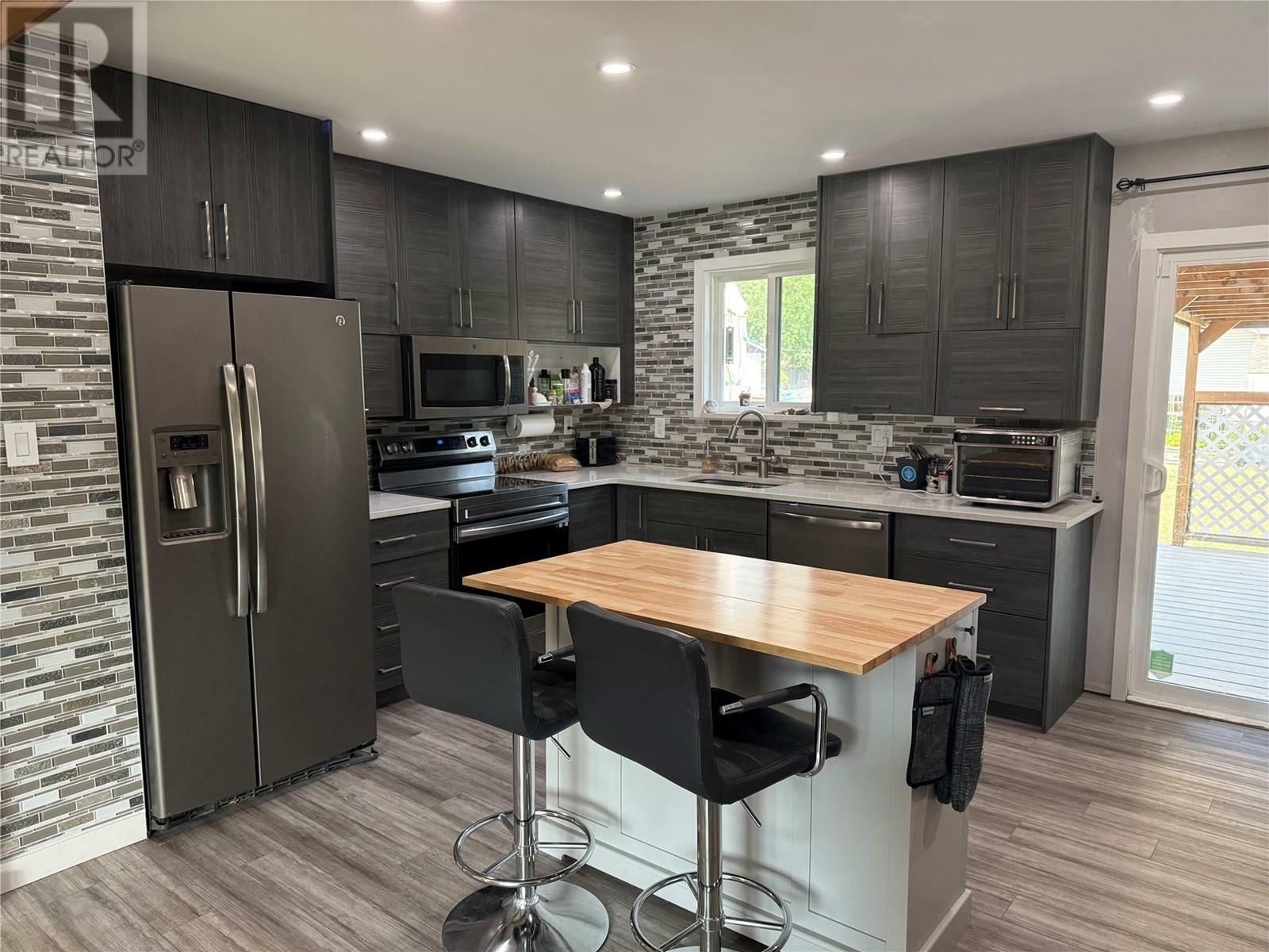 KAMLOOPS, British Columbia, V2H 1L4, CA, 4 Bedrooms Bedrooms, ,2 BathroomsBathrooms,Residential,For Sale,1874935