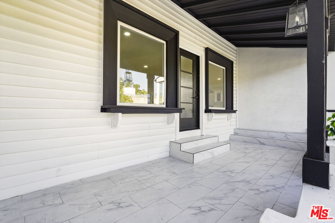 Los Angeles, California, 90068, United States, 5 Bedrooms Bedrooms, ,4 BathroomsBathrooms,Residential,For Sale,1892047