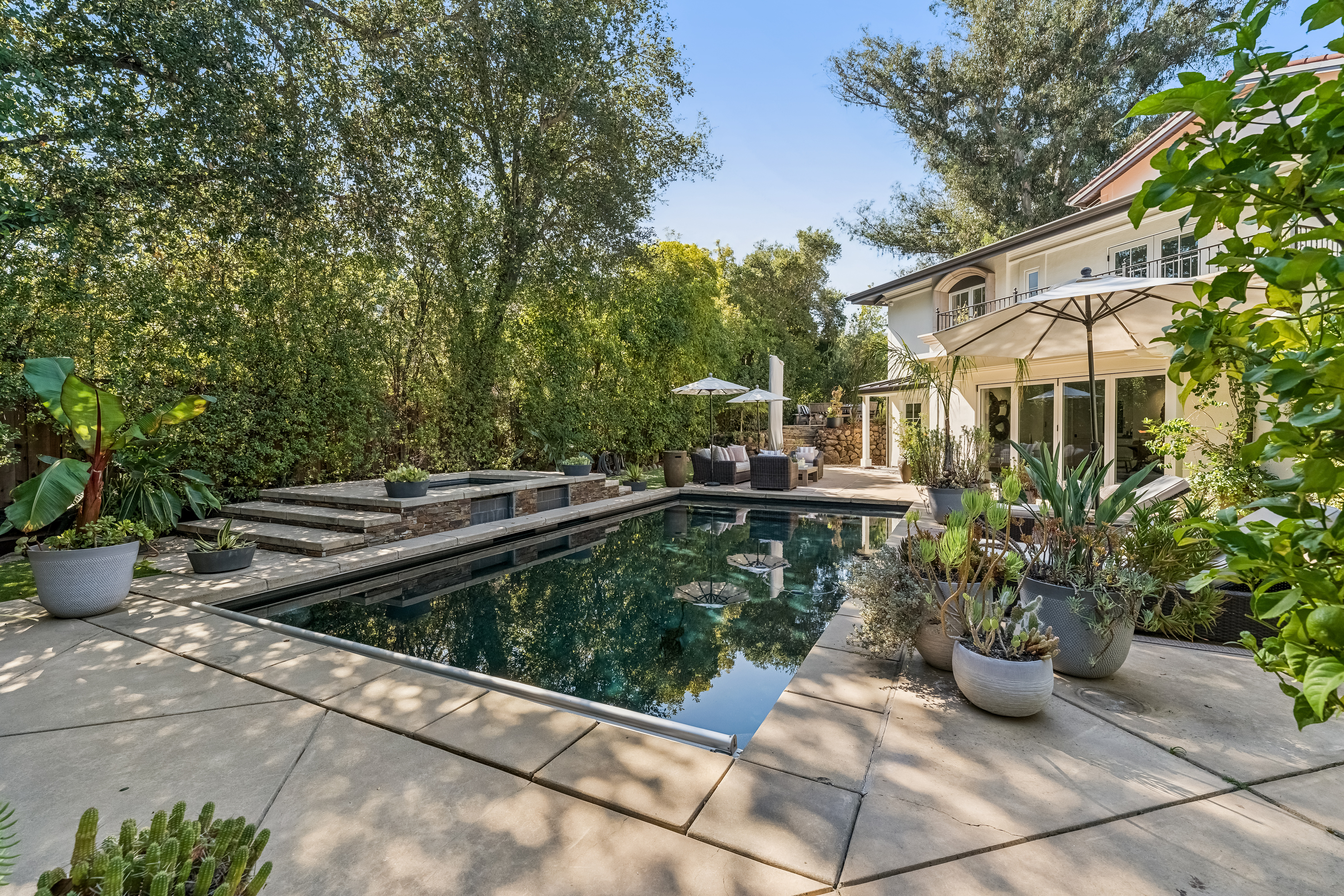  Expansive Mediterranean-Style Villa - 物件實景