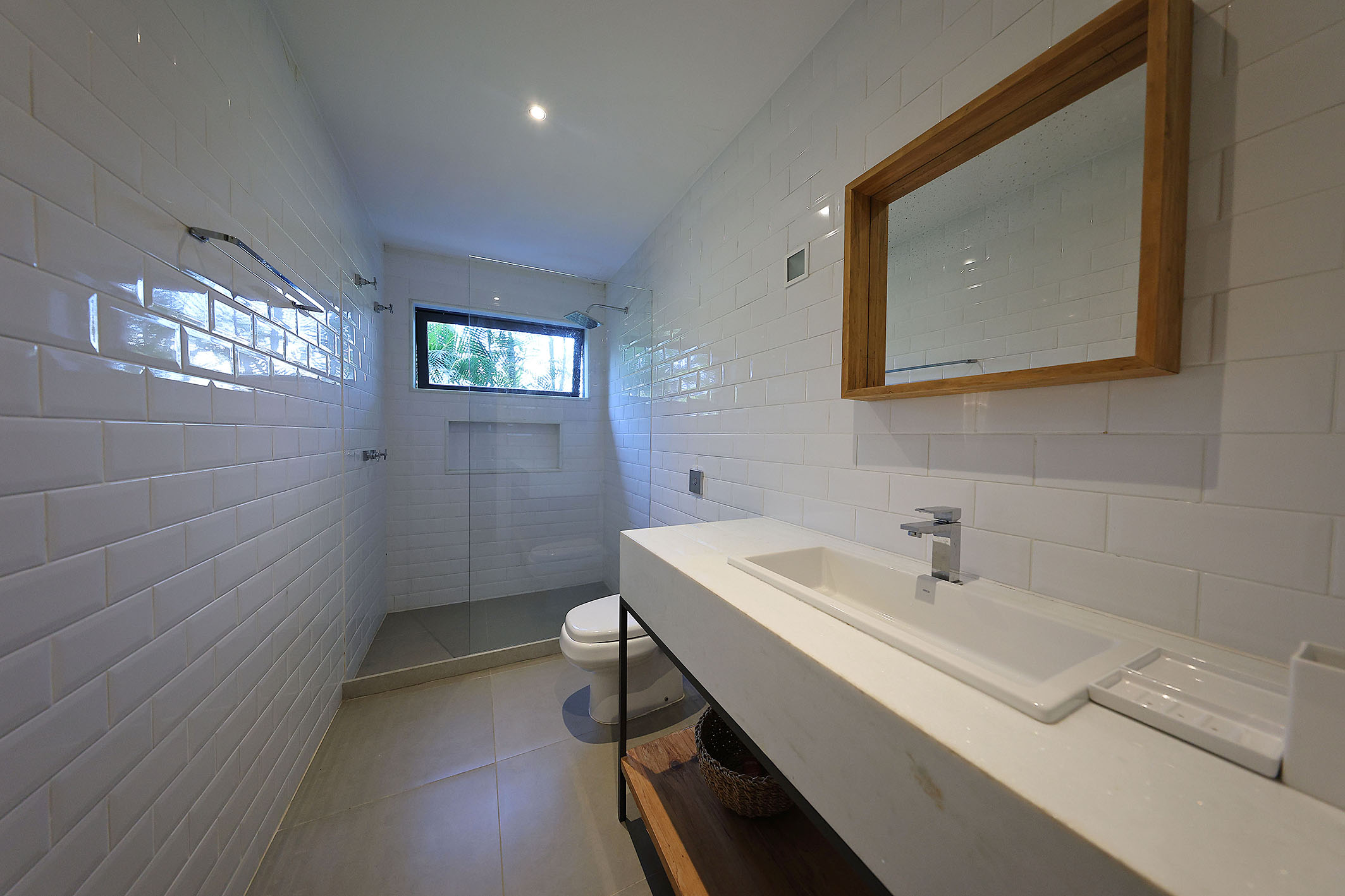  Contemporary estate immersed in nature with panoramic lake views - 物件實景