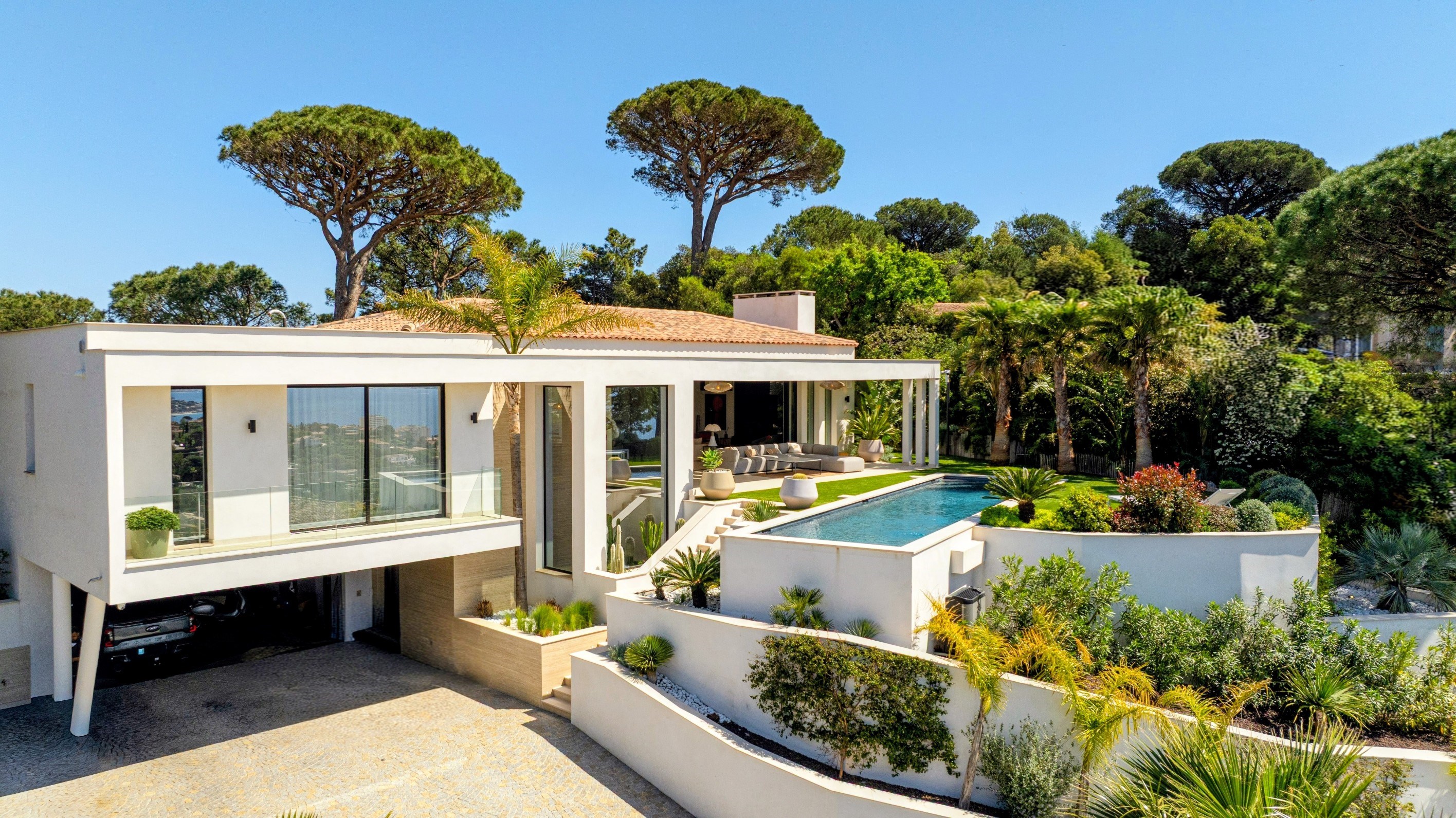  New contemporary villa with panoramic sea views in Sainte-Maxime near Saint-Tro… - 物件實景