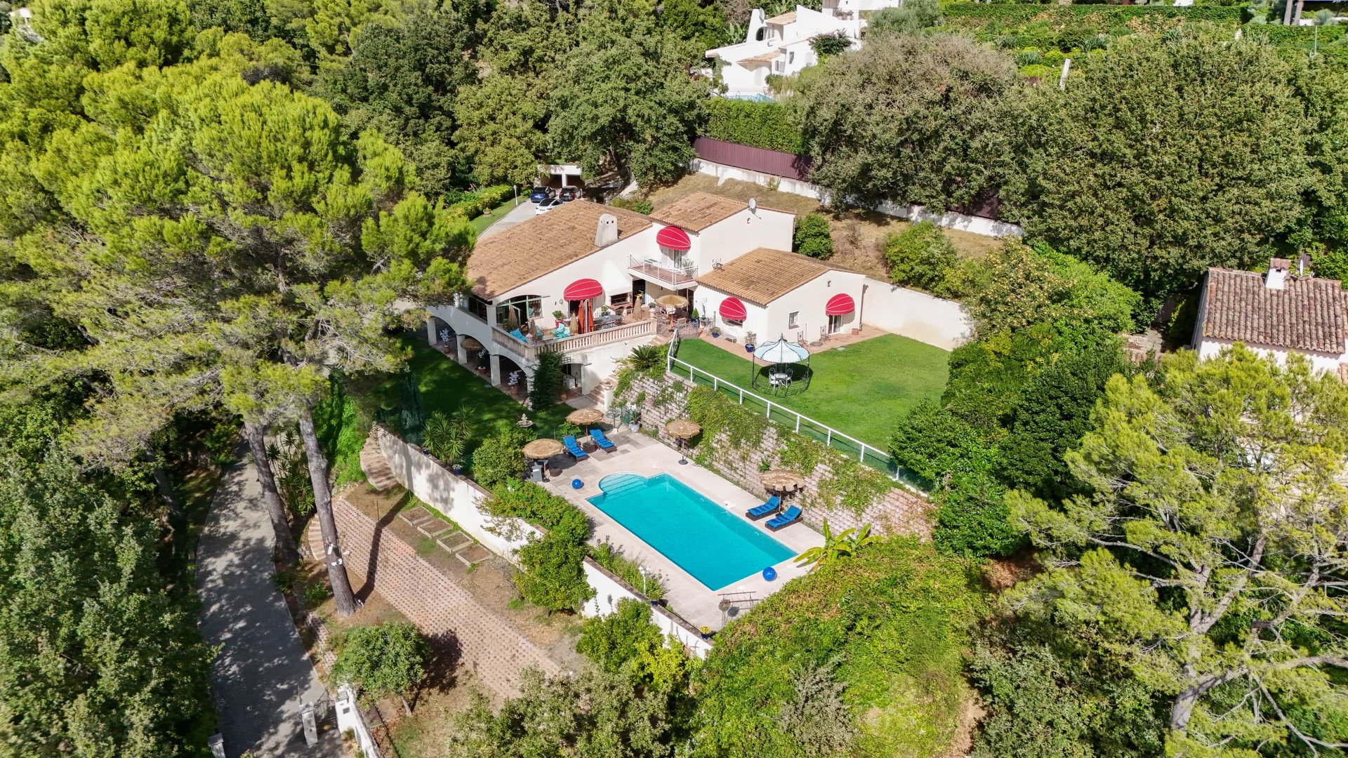 Mougins, Provence-Alpes-Côte d’Azur, 06250, FR, 6 Bedrooms Bedrooms, ,4 BathroomsBathrooms,Residential,For Sale,1987757