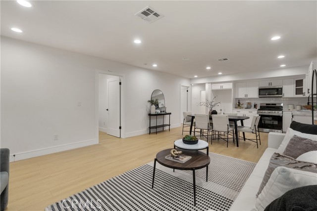 Los Angeles, California, 90016, United States, 7 Bedrooms Bedrooms, ,4 BathroomsBathrooms,Residential,For Sale,2006149