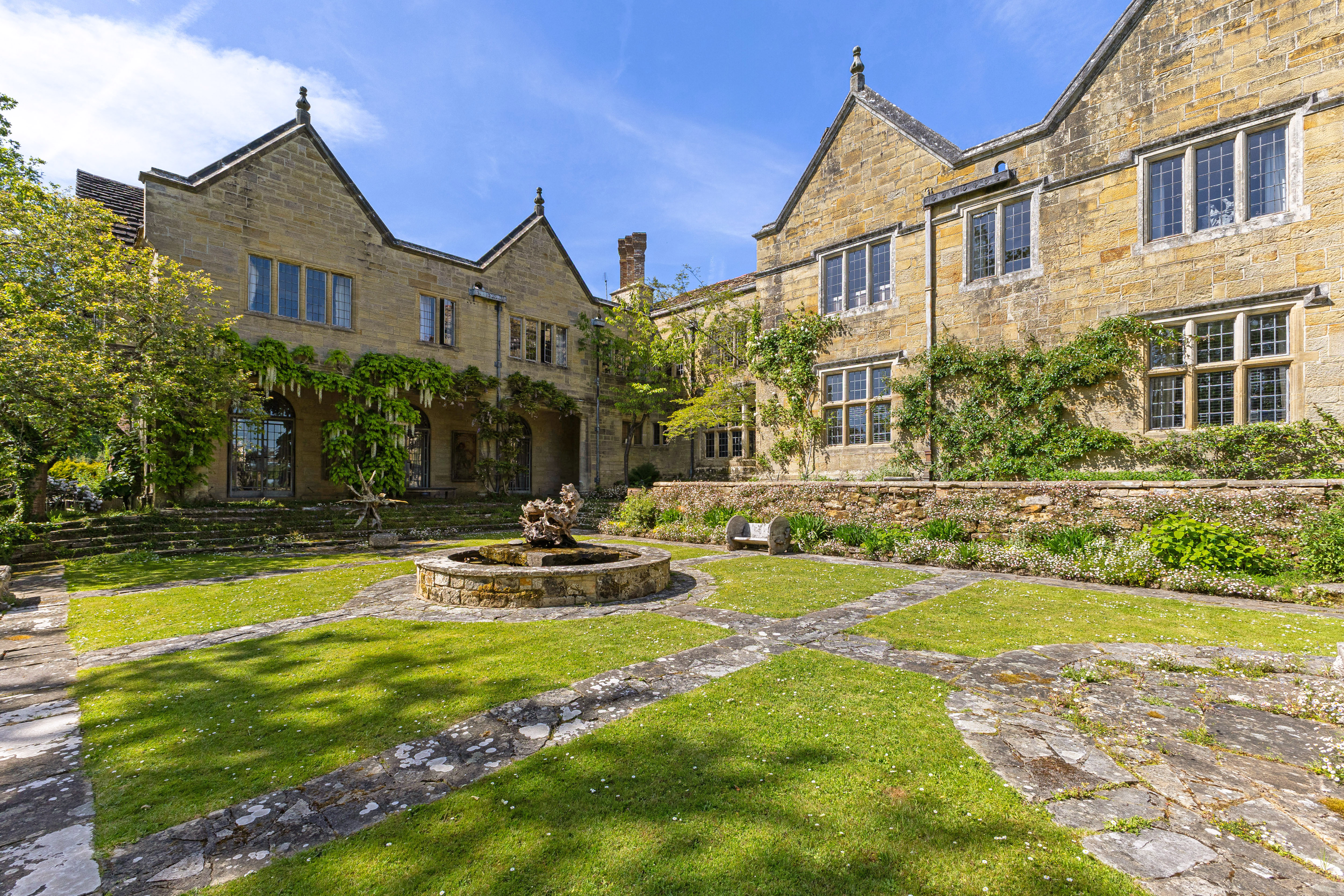  A remarkable manor house surrounded by a moat and 34 acres of private land - 物件實景