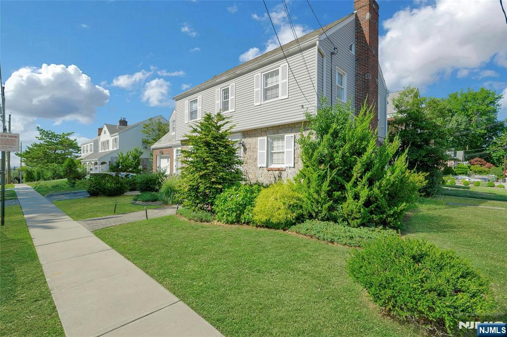 Ridgefield, New Jersey, 07657, United States, 4 Bedrooms Bedrooms, ,3 BathroomsBathrooms,Residential,For Sale,1925884