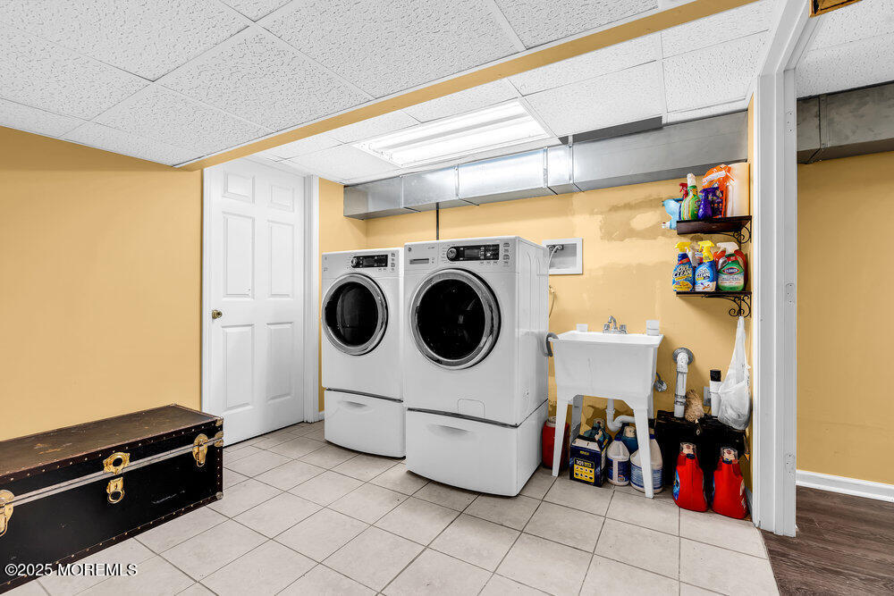 Tinton Falls, New Jersey, 07712, United States, 3 Bedrooms Bedrooms, ,2 BathroomsBathrooms,Residential,For Sale,1987767