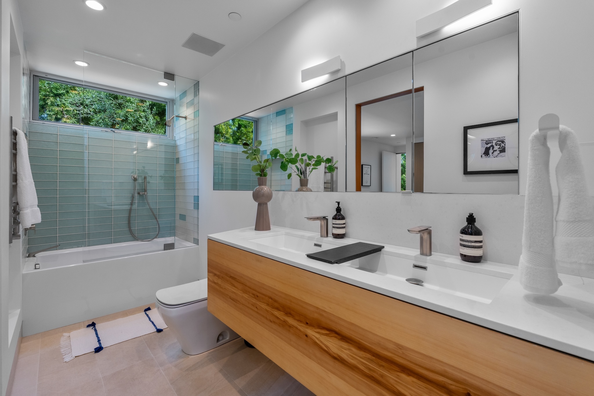 2129 Redcliff St - 物件實景