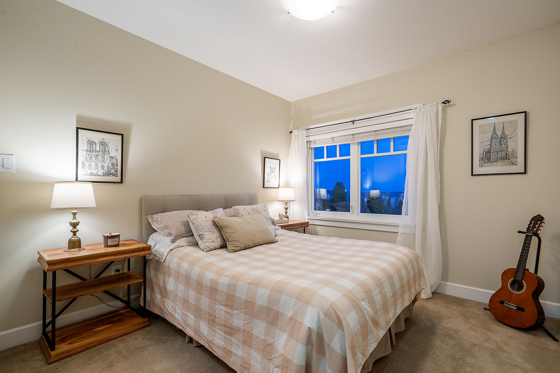  Ideal Dundarave Location - 物件實景