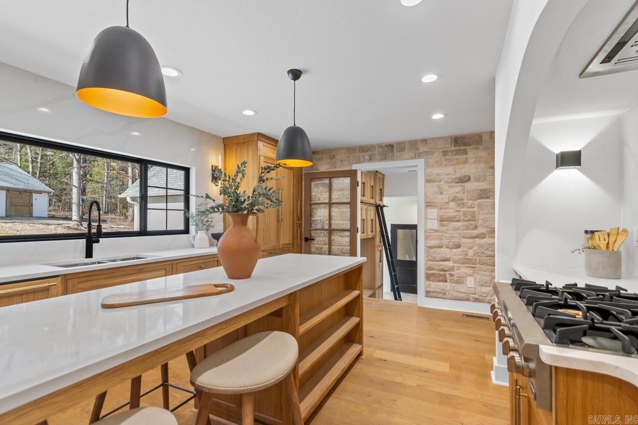 Alexander, Arkansas, 72002, United States, 6 Bedrooms Bedrooms, ,4 BathroomsBathrooms,Residential,For Sale,1986136