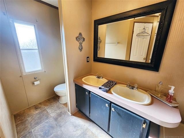 Cookson, Oklahoma, 74427, United States, 3 Bedrooms Bedrooms, ,2 BathroomsBathrooms,Residential,For Sale,2005296