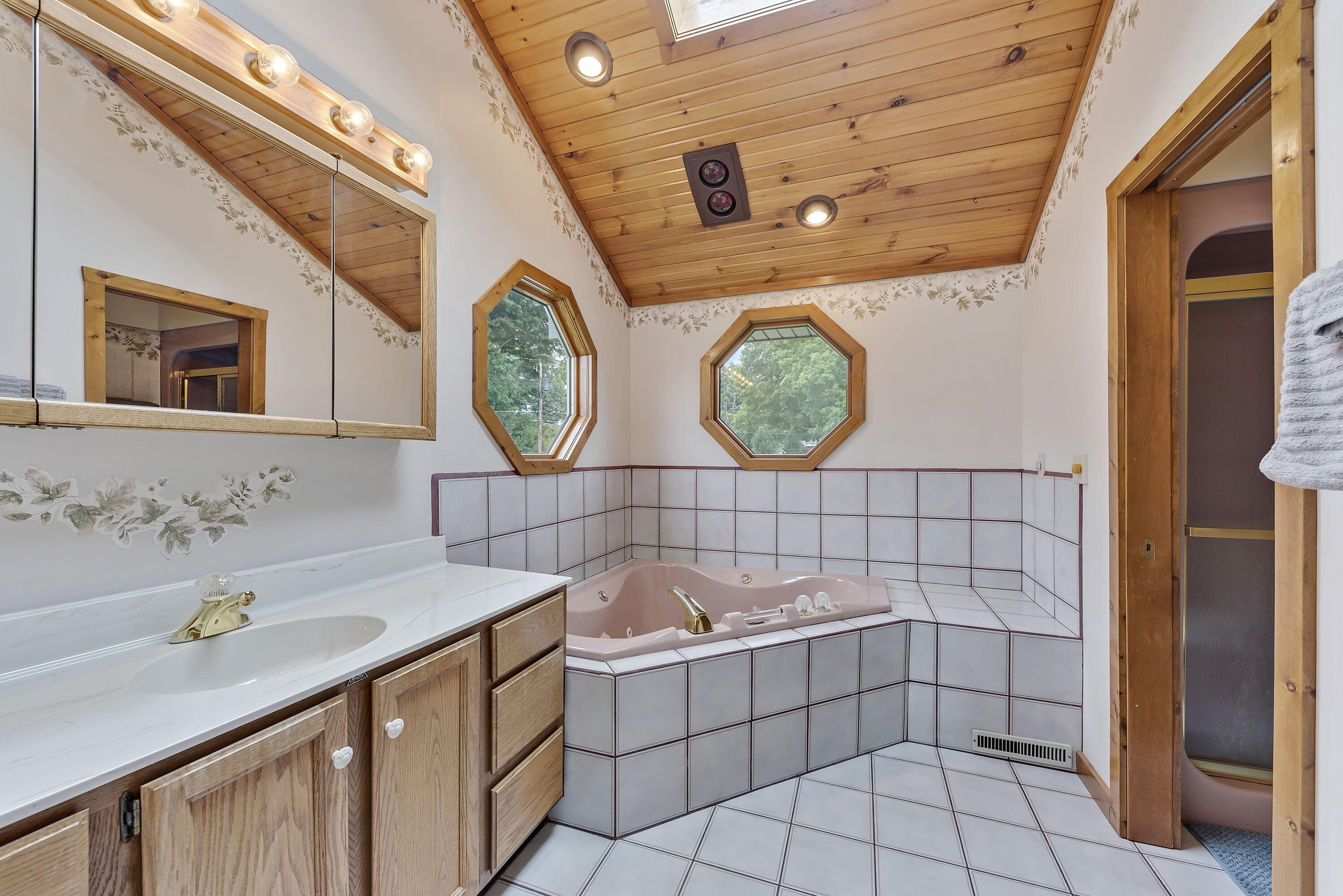 6981 Wil-O-Paw Road, Coloma, Michigan, 49038, United States, 4 Bedrooms Bedrooms, ,4 BathroomsBathrooms,Residential,For Sale,6981 Wil-O-Paw Road,1640501