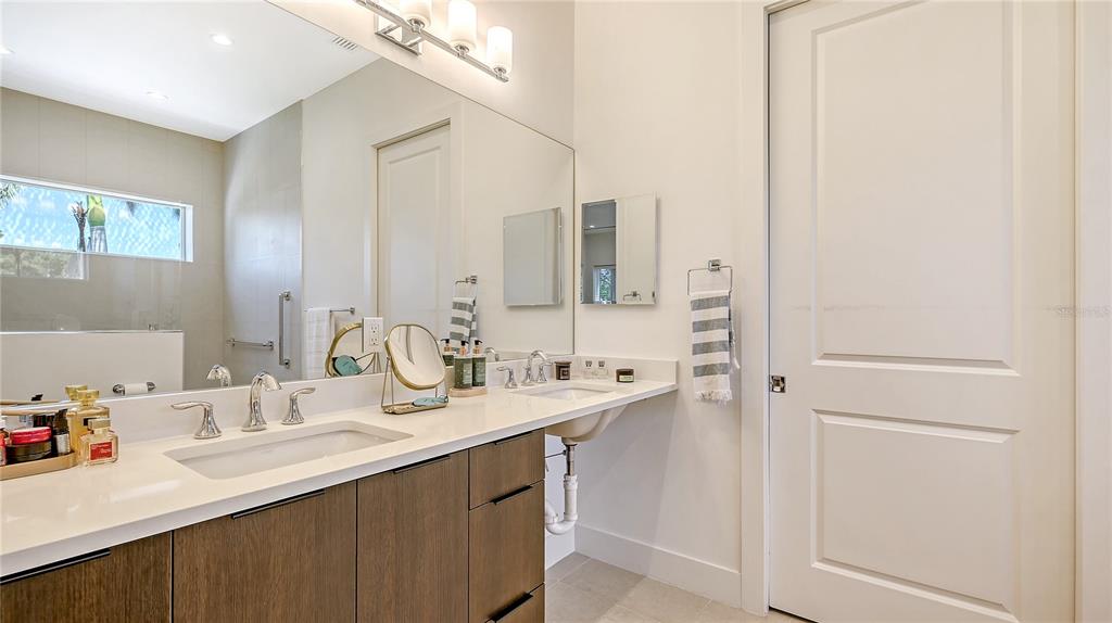 Sarasota, Florida, 34236, United States, 4 Bedrooms Bedrooms, ,4 BathroomsBathrooms,Residential,For Sale,1796766