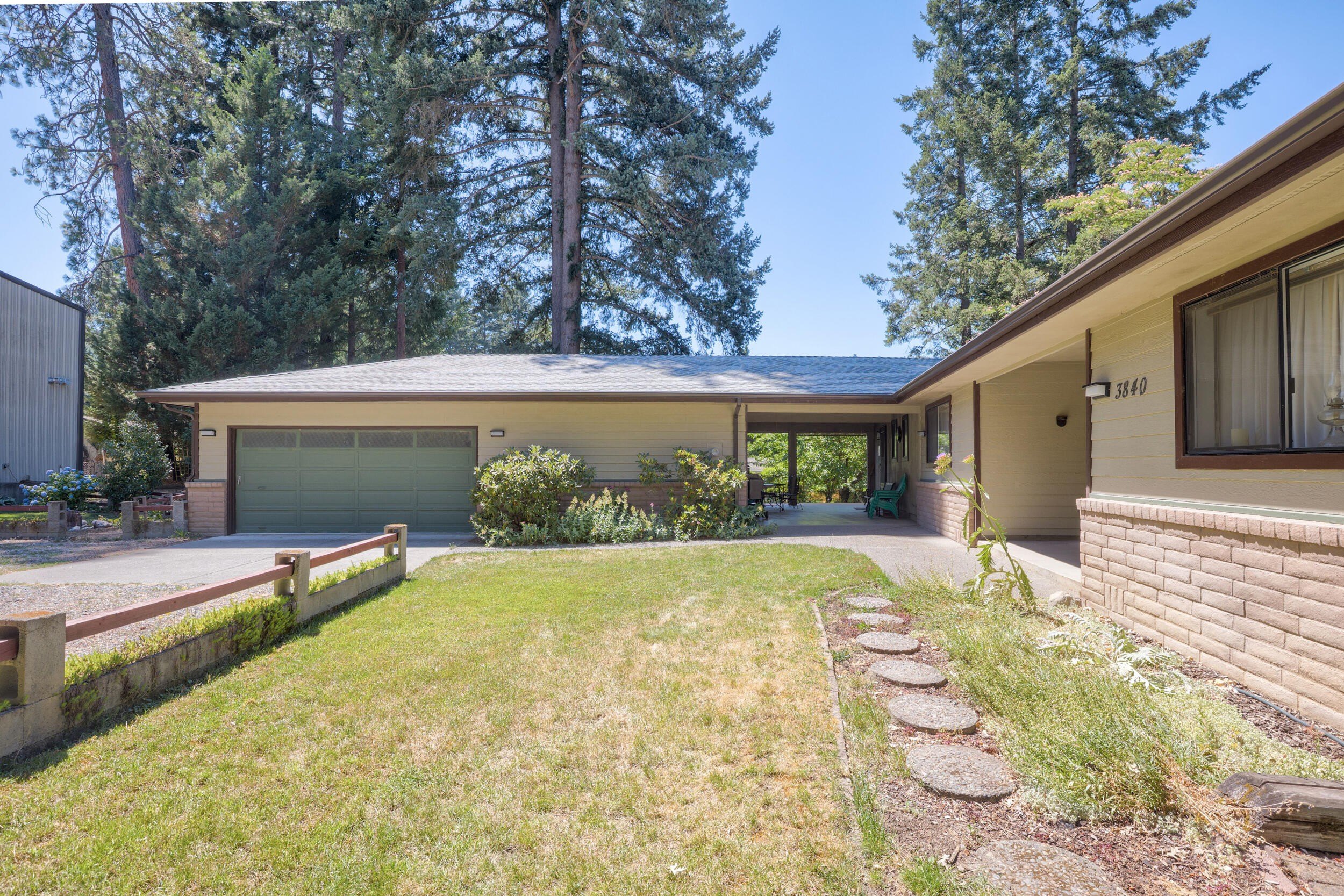 Grants Pass, Oregon, 97527, United States, 3 Bedrooms Bedrooms, ,3 BathroomsBathrooms,Residential,For Sale,1822817