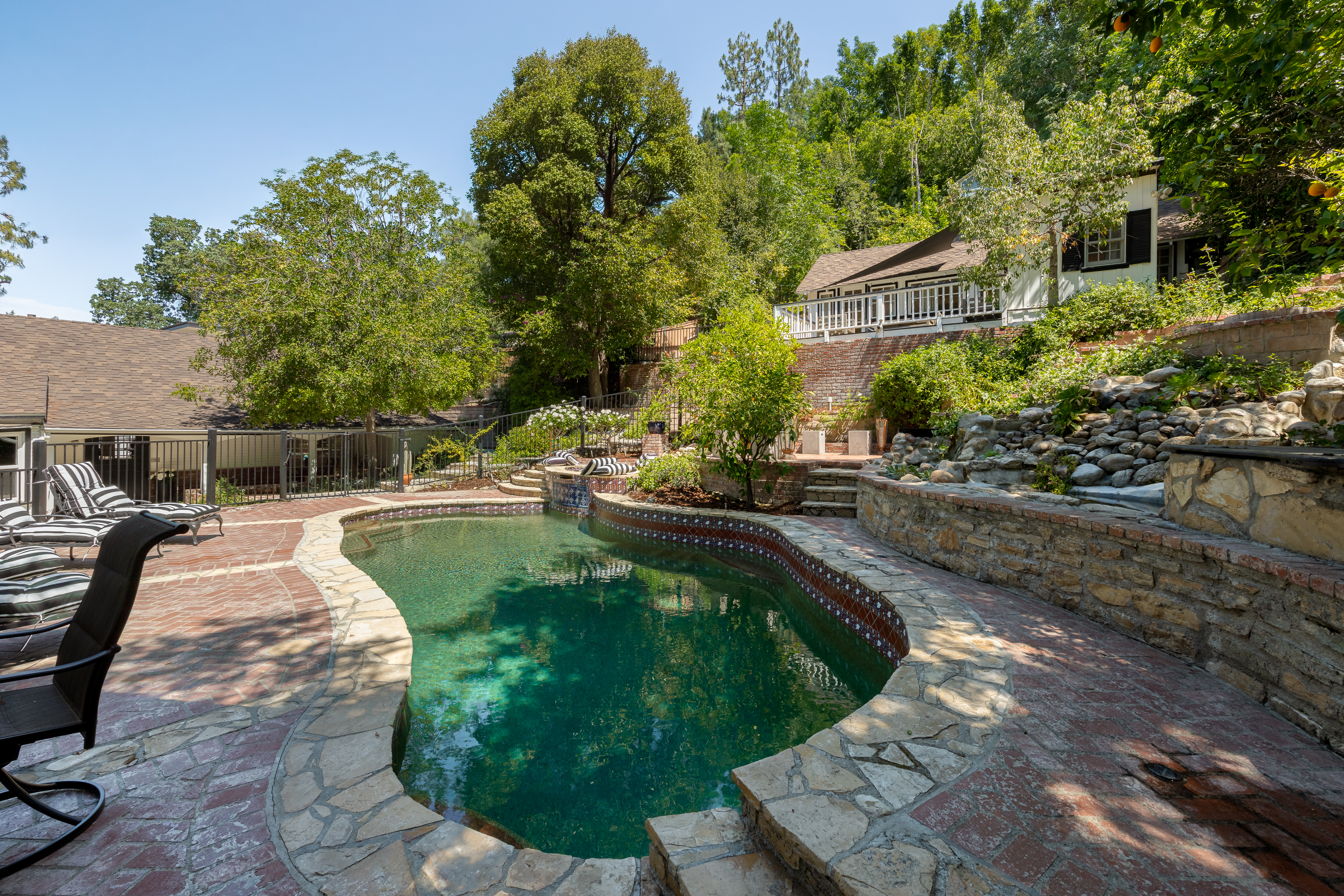  4650 Encino Avenue - 物件實景