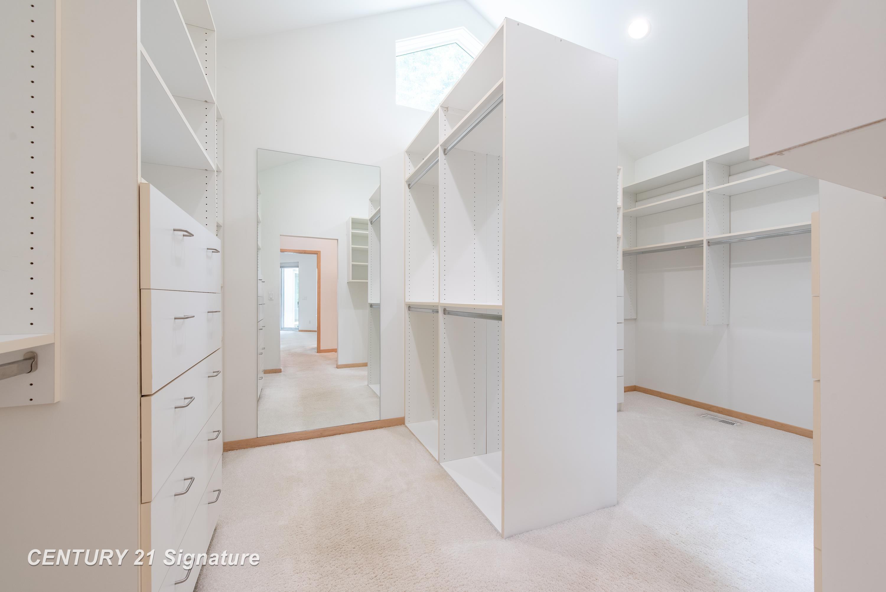 Midland, Michigan, 48642, United States, 4 Bedrooms Bedrooms, ,5 BathroomsBathrooms,Residential,For Sale,2019311