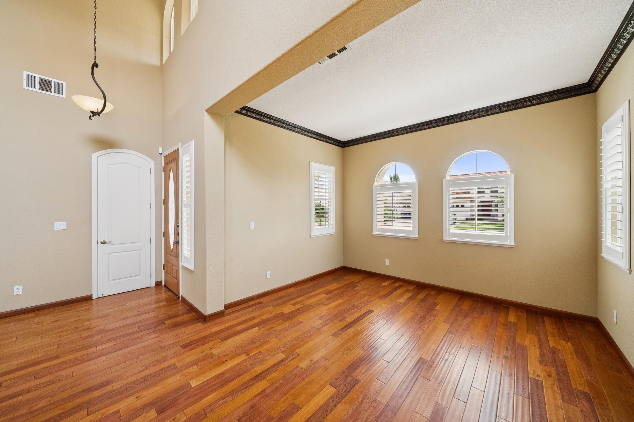  Gorgeous Two-Story Oakley Home - 物件實景