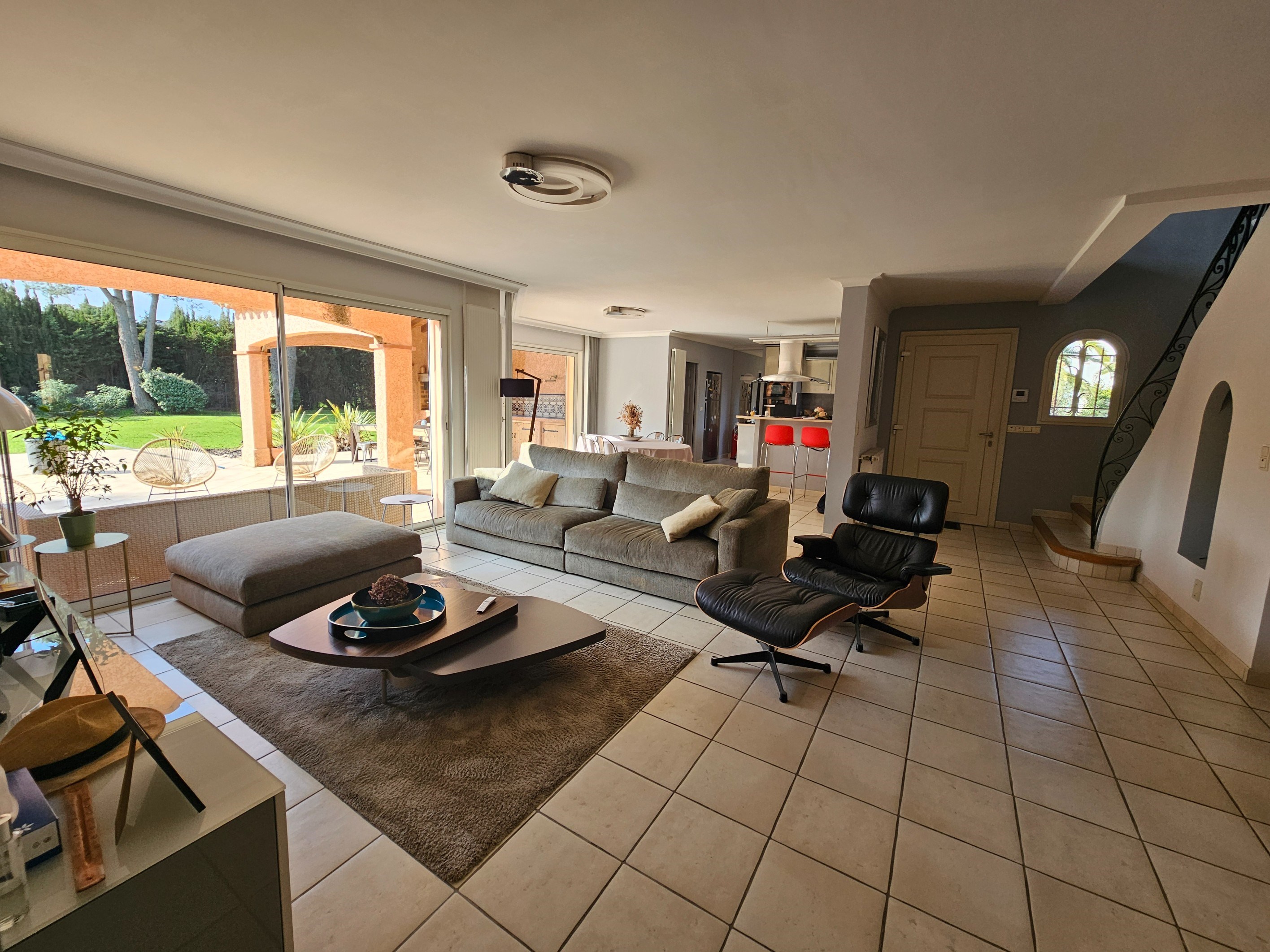  Elegant Single-Level Property on 5,000 sqm Landscaped Grounds with Pool and Com… - 物件實景