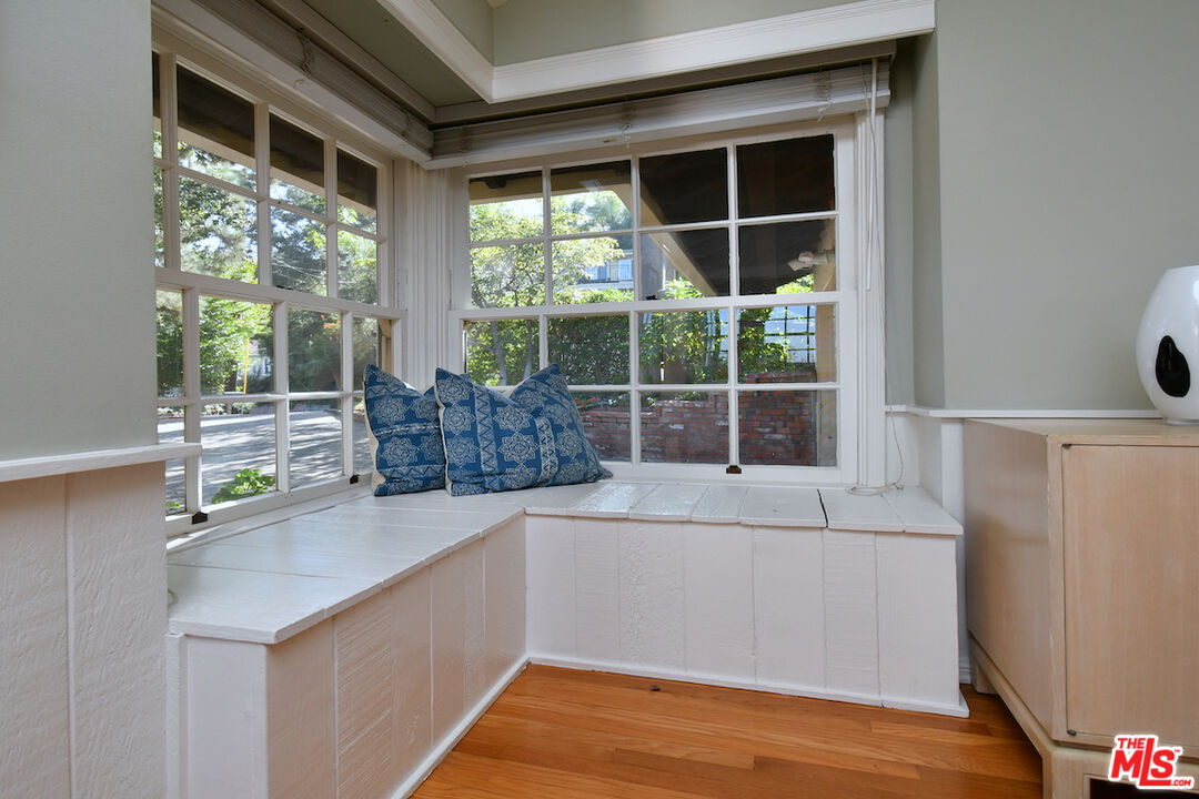 Sherman Oaks, California, 91403, United States, 3 Bedrooms Bedrooms, ,3 BathroomsBathrooms,Residential,For Sale,1989375