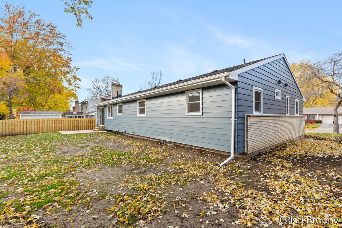 Grand Rapids, Michigan, 49506, United States, 4 Bedrooms Bedrooms, ,3 BathroomsBathrooms,Residential,For Sale,1989098