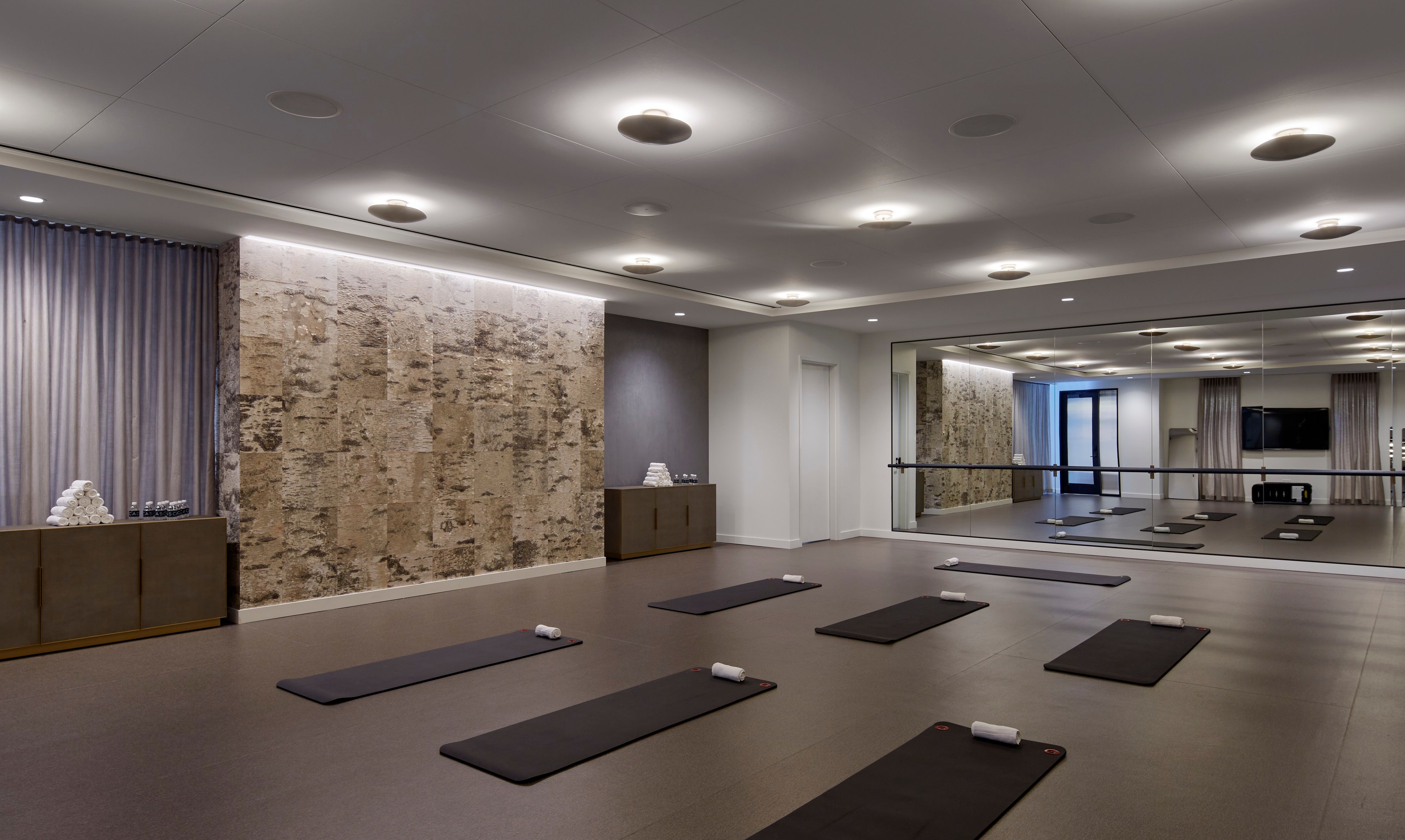  Experience Luxury Resort-style Lakefront Living at Cirrus - 物件實景
