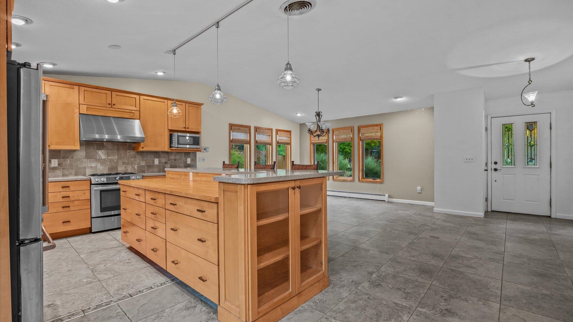 Grand Junction, Colorado, 81506, United States, 4 Bedrooms Bedrooms, ,3 BathroomsBathrooms,Residential,For Sale,1998491