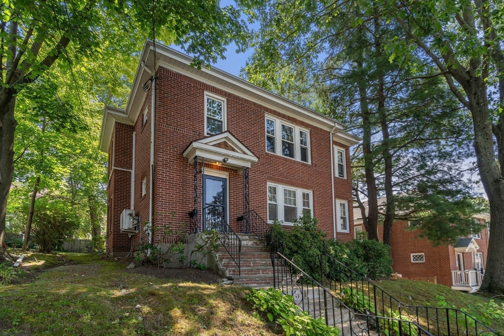 Newton, Massachusetts, 02458, United States, 2 Bedrooms Bedrooms, ,2 BathroomsBathrooms,Residential,For Sale,1906436