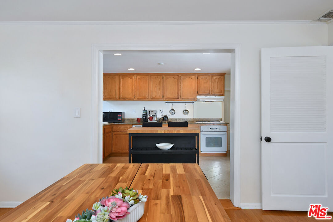 Los Angeles, California, 90077, United States, 3 Bedrooms Bedrooms, ,2 BathroomsBathrooms,Residential,For Sale,1901054