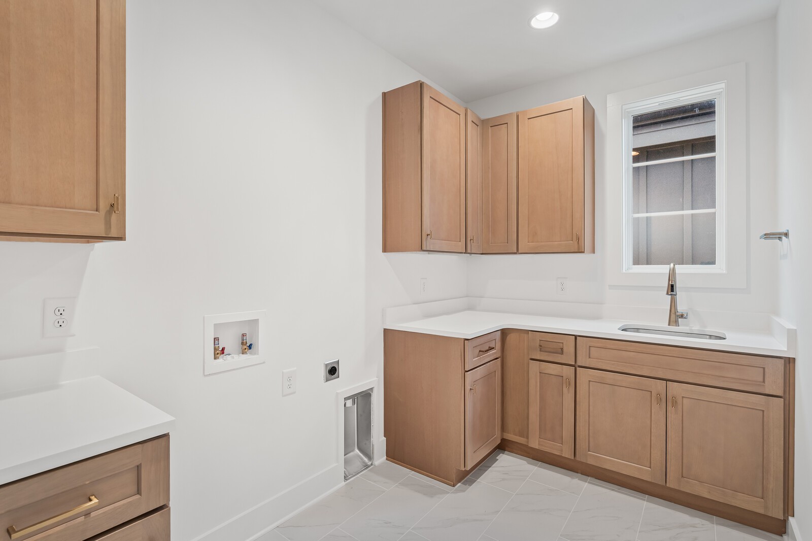 Nashville, Tennessee, 37206, United States, 4 Bedrooms Bedrooms, ,7 BathroomsBathrooms,Residential,For Sale,1989518