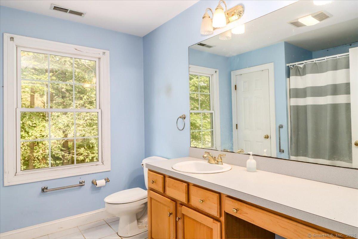 Shelton, Connecticut, 06484, United States, 5 Bedrooms Bedrooms, ,4 BathroomsBathrooms,Residential,For Sale,1943251