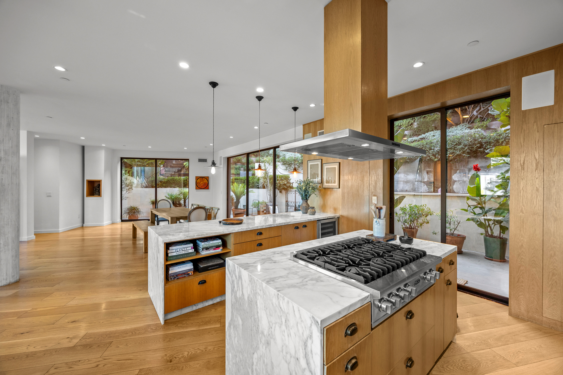  8241 Lincoln Terrace - 物件實景