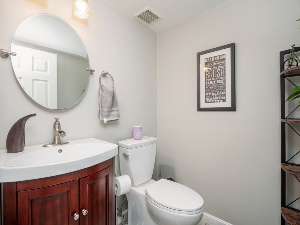 Walpole, Massachusetts, 02081, United States, 5 Bedrooms Bedrooms, ,3 BathroomsBathrooms,Residential,For Sale,1830559