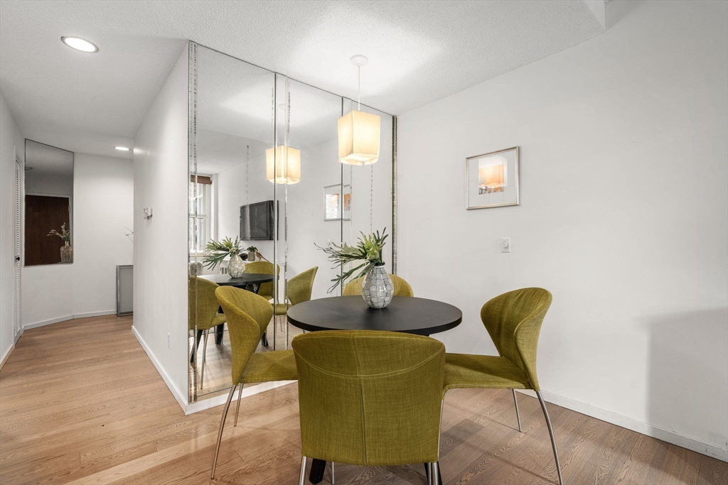 Newton, Massachusetts, 02464, United States, 2 Bedrooms Bedrooms, ,1 BathroomBathrooms,Residential,For Sale,1956329