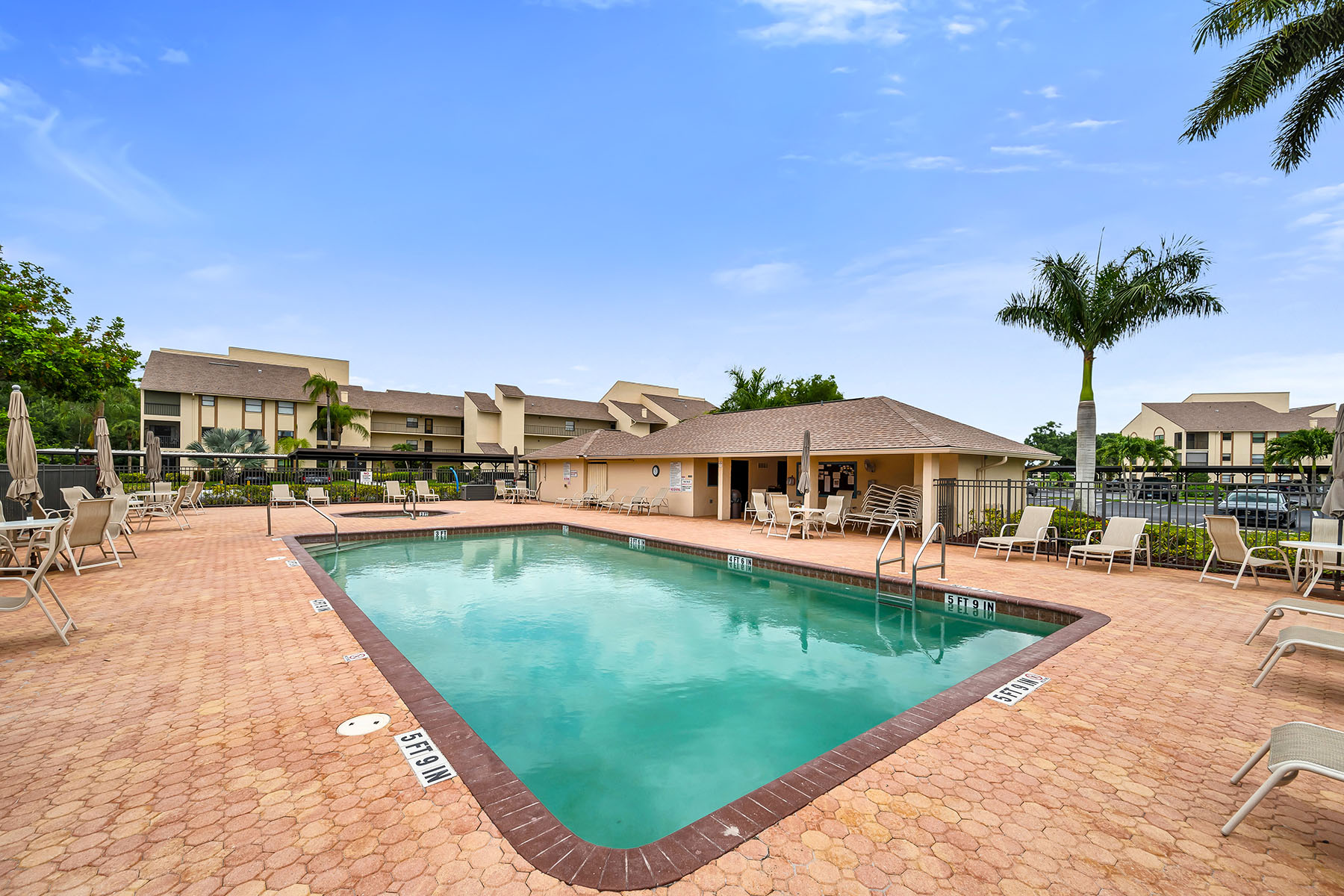  CROSS CREEK - TERRACE CONDO VILLAGE - 物件實景