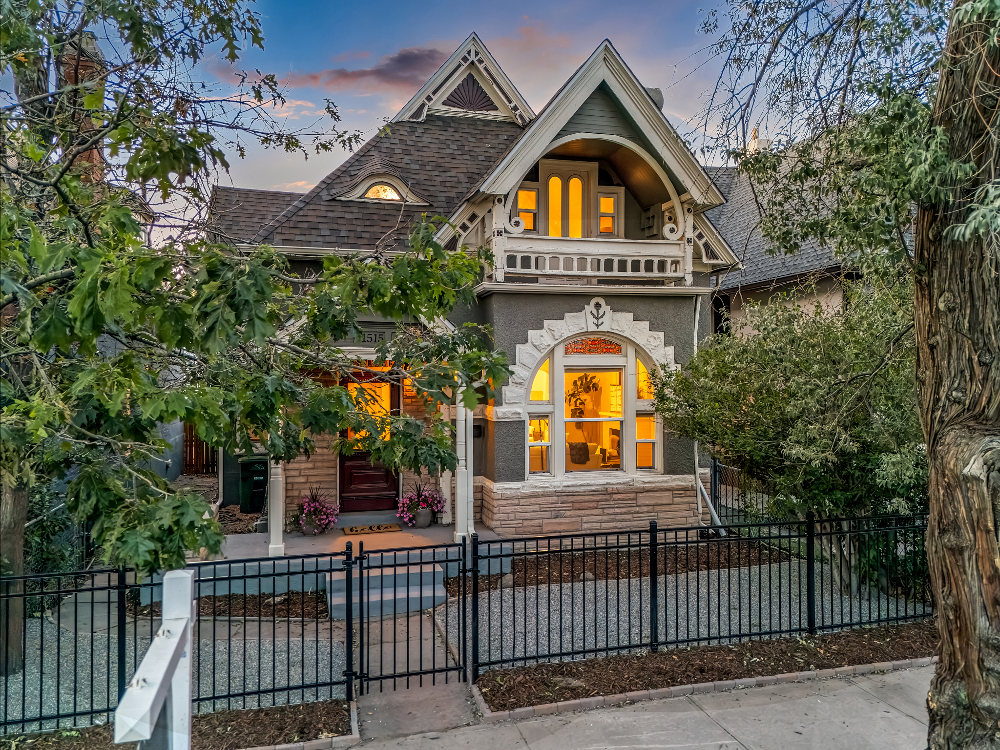  Step into this charming 1889 Victorian home - 物件實景