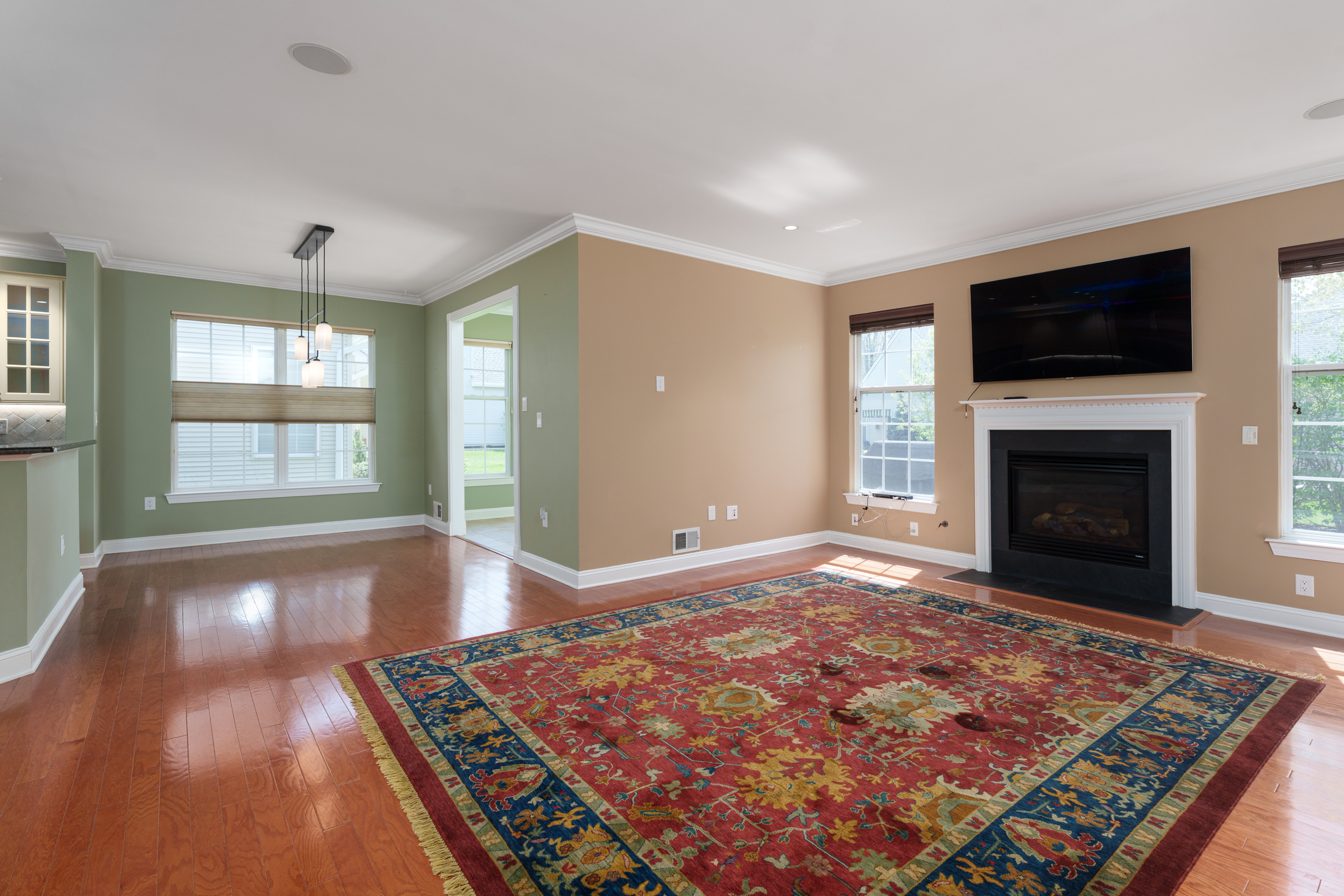  Classic Details, Open Design, and Thoughtful Finishes Throughout - 物件實景