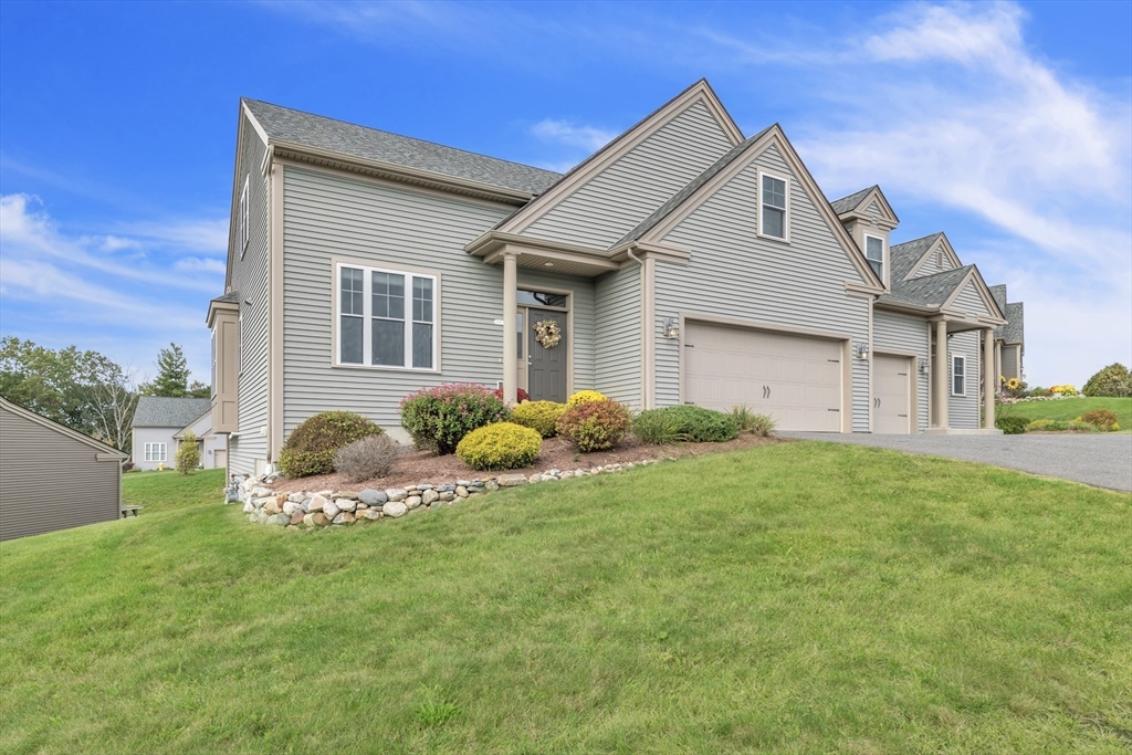 Southwick, Massachusetts, 01077, United States, 4 Bedrooms Bedrooms, ,4 BathroomsBathrooms,Residential,For Sale,1941042