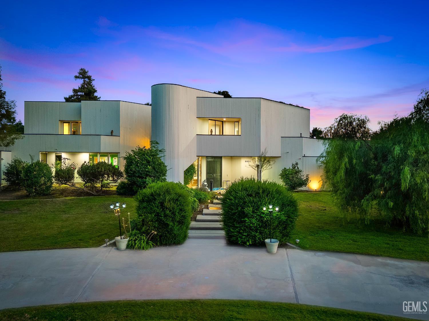 Bakersfield, California, 93308, United States, 5 Bedrooms Bedrooms, ,4 BathroomsBathrooms,Residential,For Sale,1975349