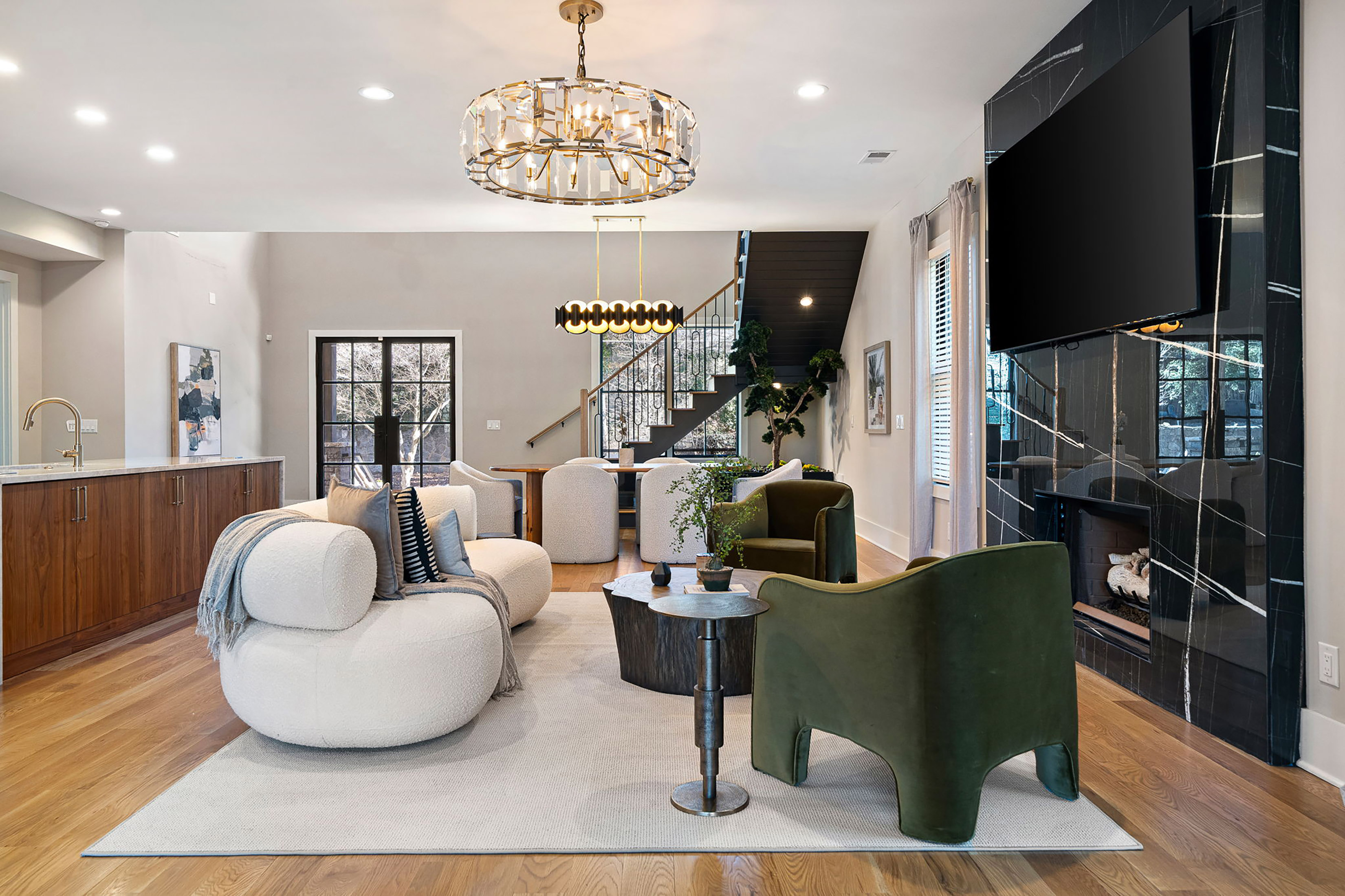  Striking Three Story Custom-built Home Redefines Modern Luxury - 物件實景