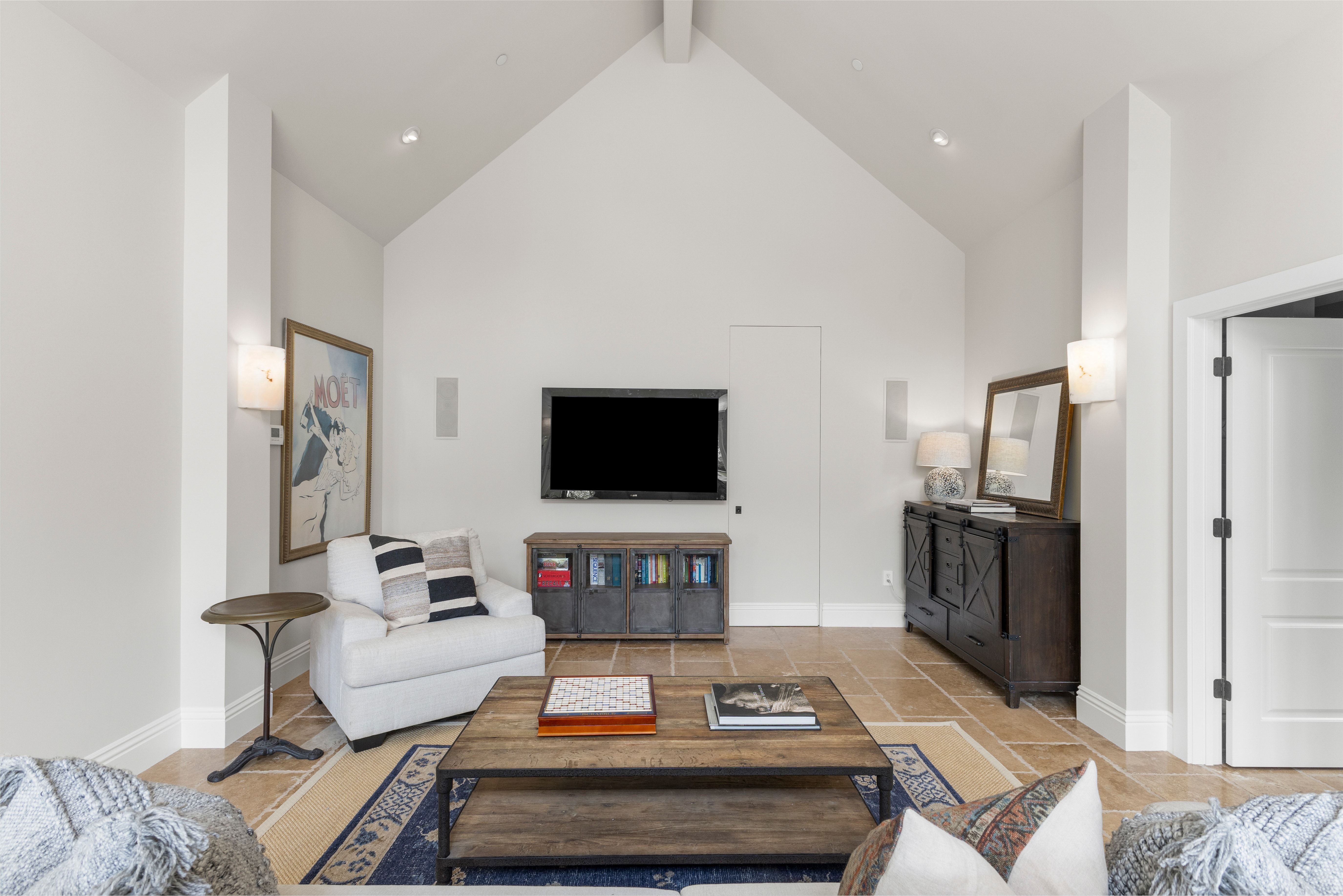  A Private One-Acre Compound Defined by Craftsmanship, Scale and Resort Living - 物件實景