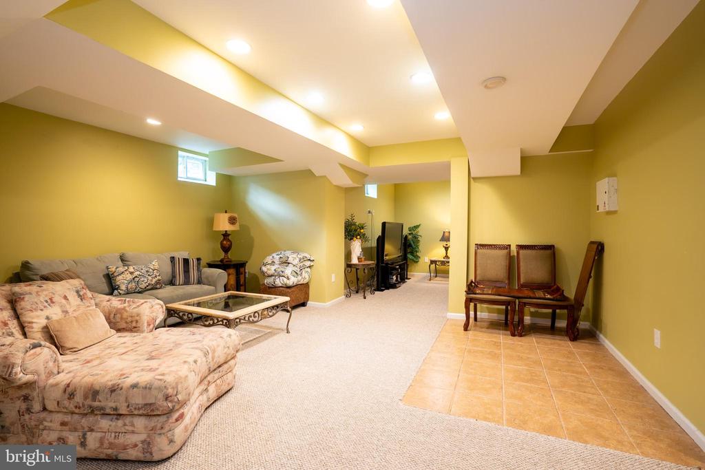 Monroe Township, New Jersey, 08831, United States, 5 Bedrooms Bedrooms, ,4 BathroomsBathrooms,Residential,For Sale,1895133