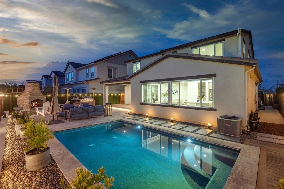 Gilroy, California, 95020, United States, 4 Bedrooms Bedrooms, ,3 BathroomsBathrooms,Residential,For Sale,1907628