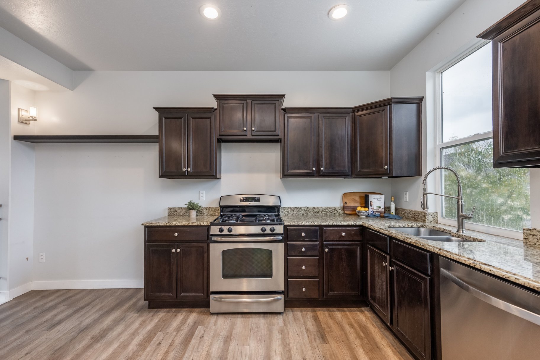  Daybreak Townhome Available - Great Location - 物件實景