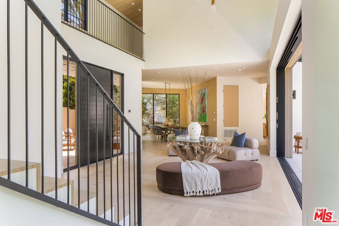 Los Angeles, California, 90049, United States, 5 Bedrooms Bedrooms, ,3 BathroomsBathrooms,Residential,For Sale,1839044