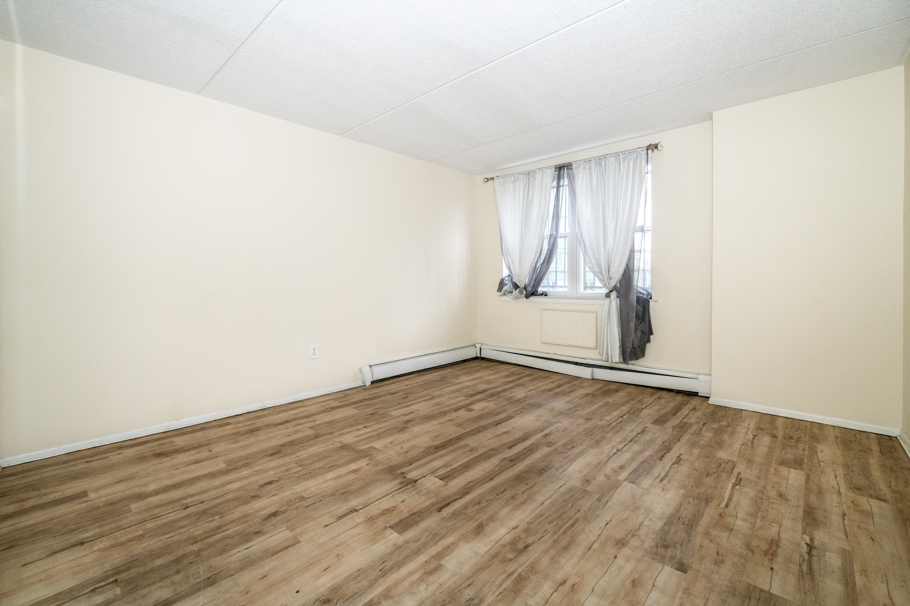Bronx, New York, 10743, United States, 5 Bedrooms Bedrooms, ,3 BathroomsBathrooms,Residential,For Sale,1823007