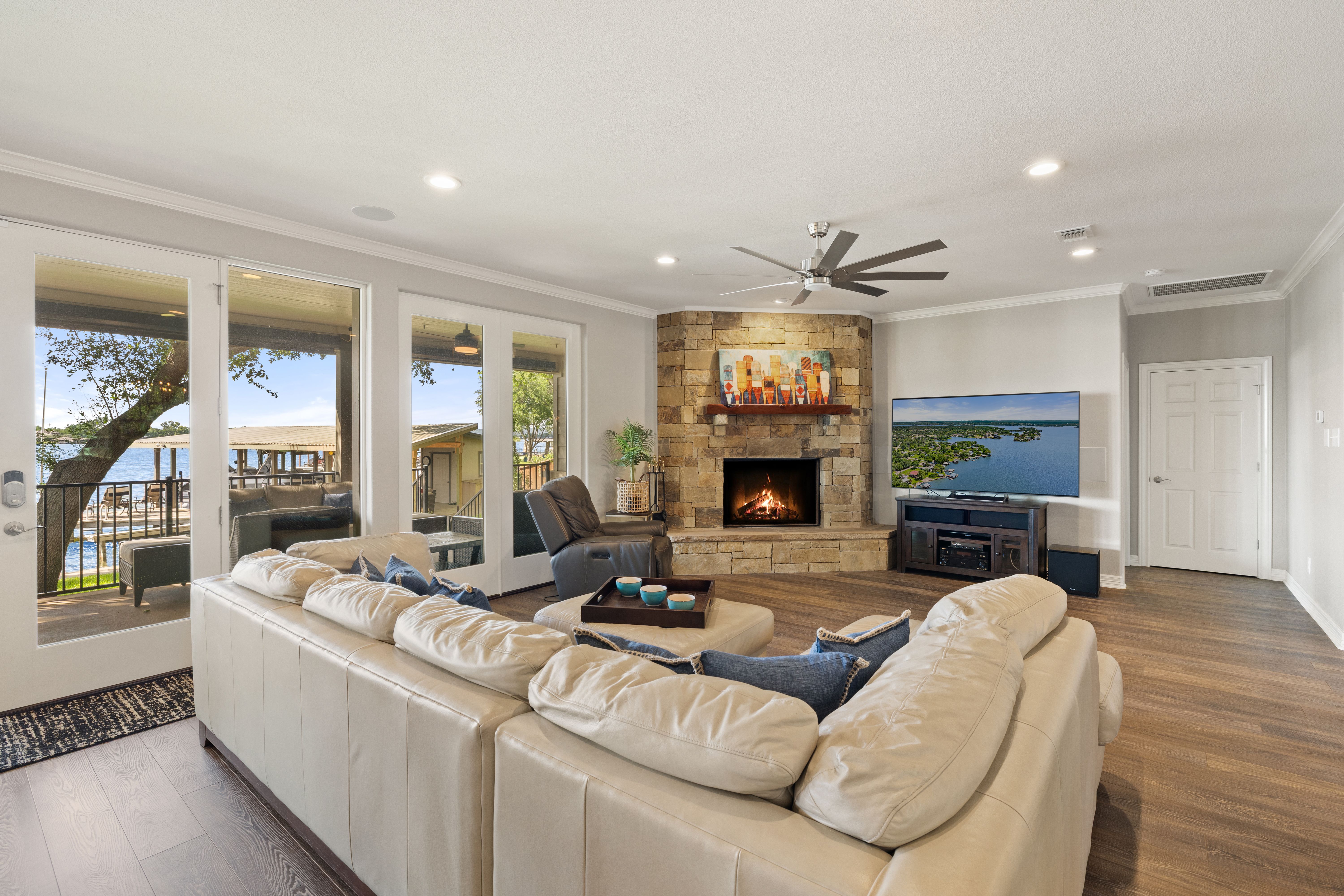  402 S. Shorewood Dr on Lake LBJ - 物件實景